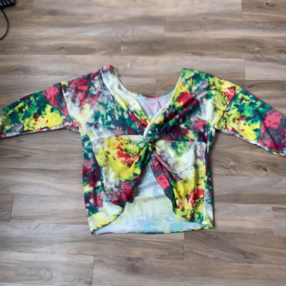 Arabella top twist back bright tie dye like print top size 2X - Picture 7 of 17